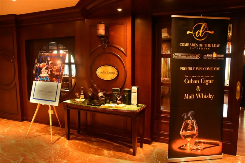 Smoky night at the Candles Lounge - Hilton Beirut Metropolitan Palace